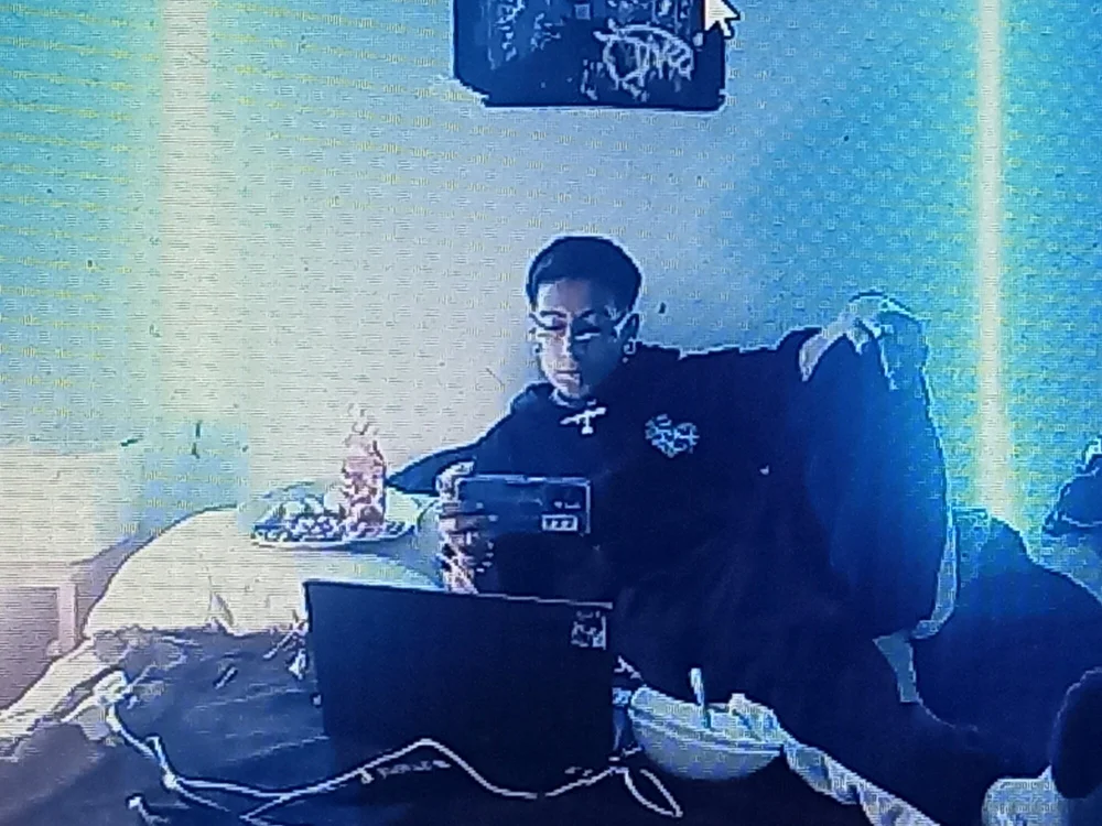 Dirty_Explicito's Offline Chat Room