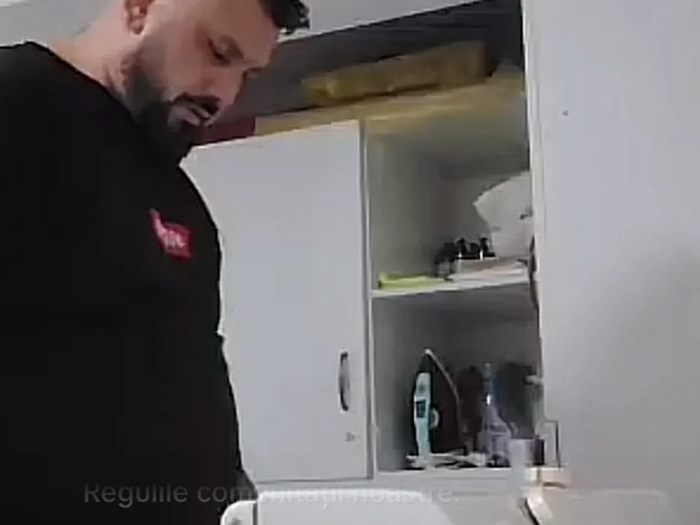andrei12and's Offline Chat Room