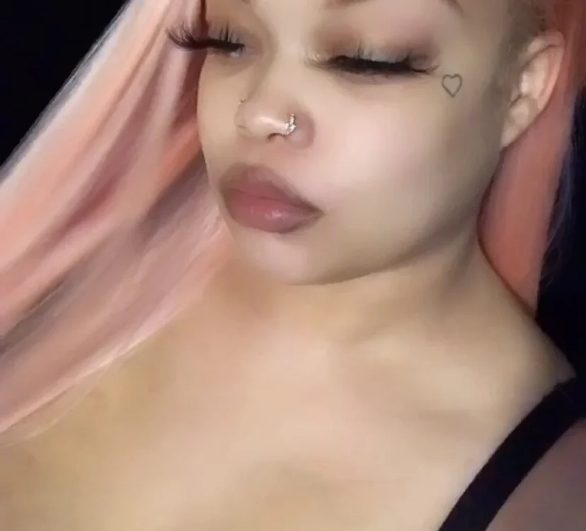 luvhoney704's Offline XXX Chat