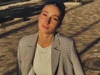 YayFine's webcam live show