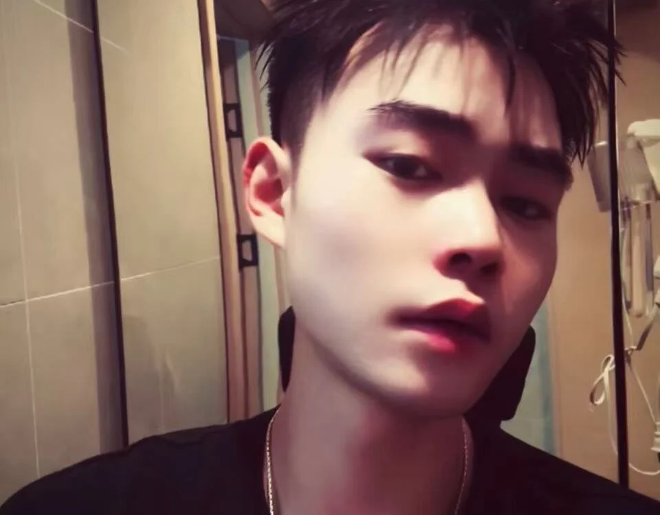 GUCCI-BOY1314 Offline XXX Chat