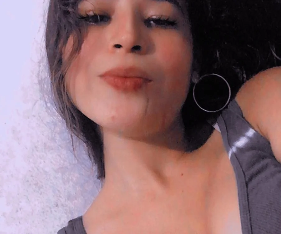 anabella_125's Offline Chat Room