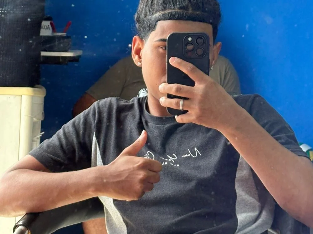 nvh18Aklzim's Offline XXX Chat