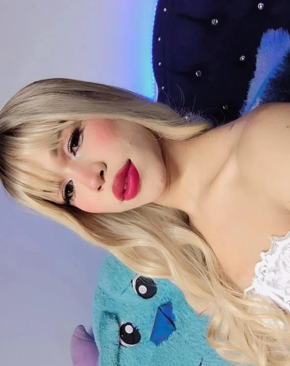 LisaSweet18's Offline Chat Room