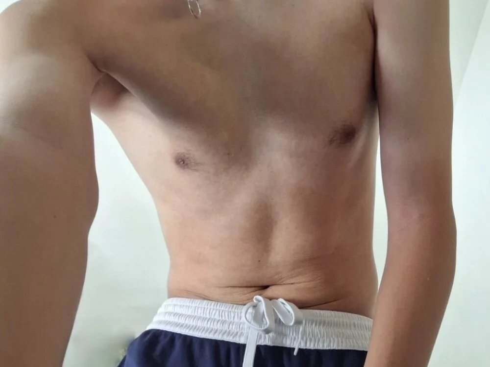 Dylan56743 離線 XXX 聊天