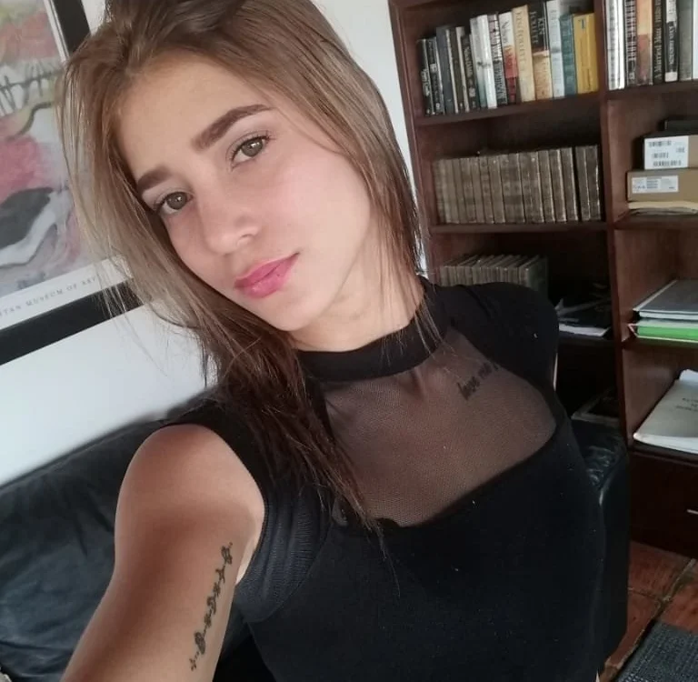 bella_megan's Offline XXX Chat