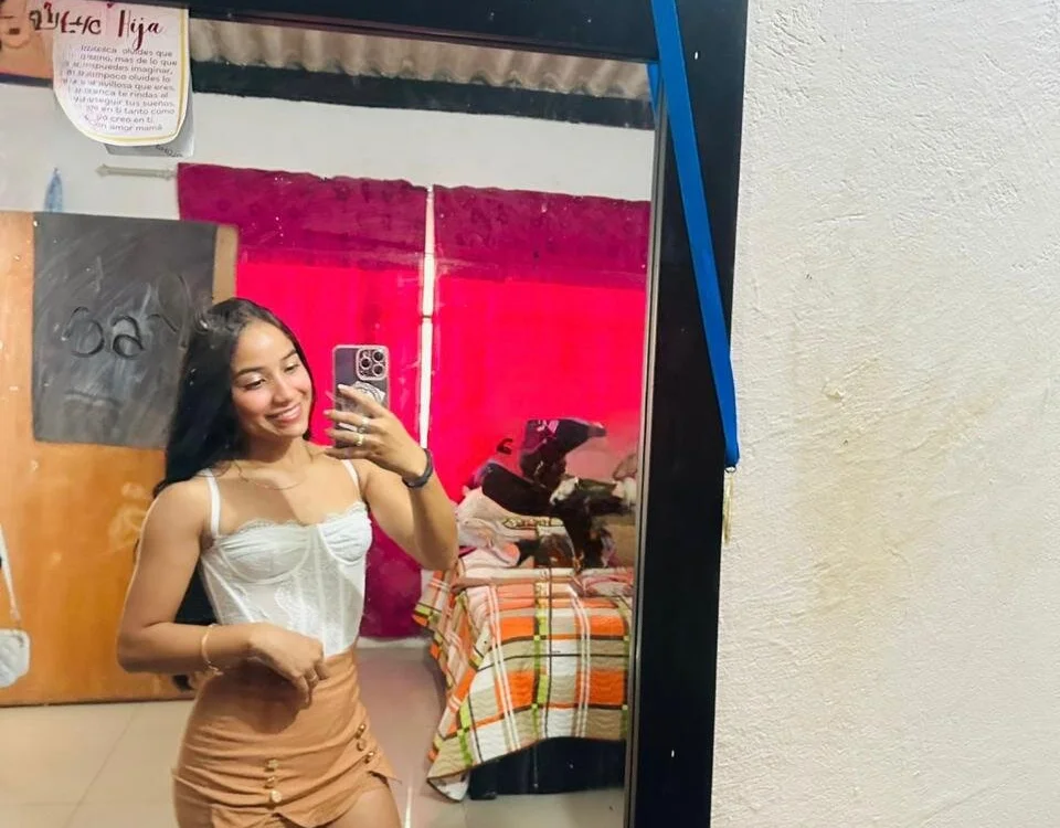 vivi_hotnastyfull's Offline XXX Chat