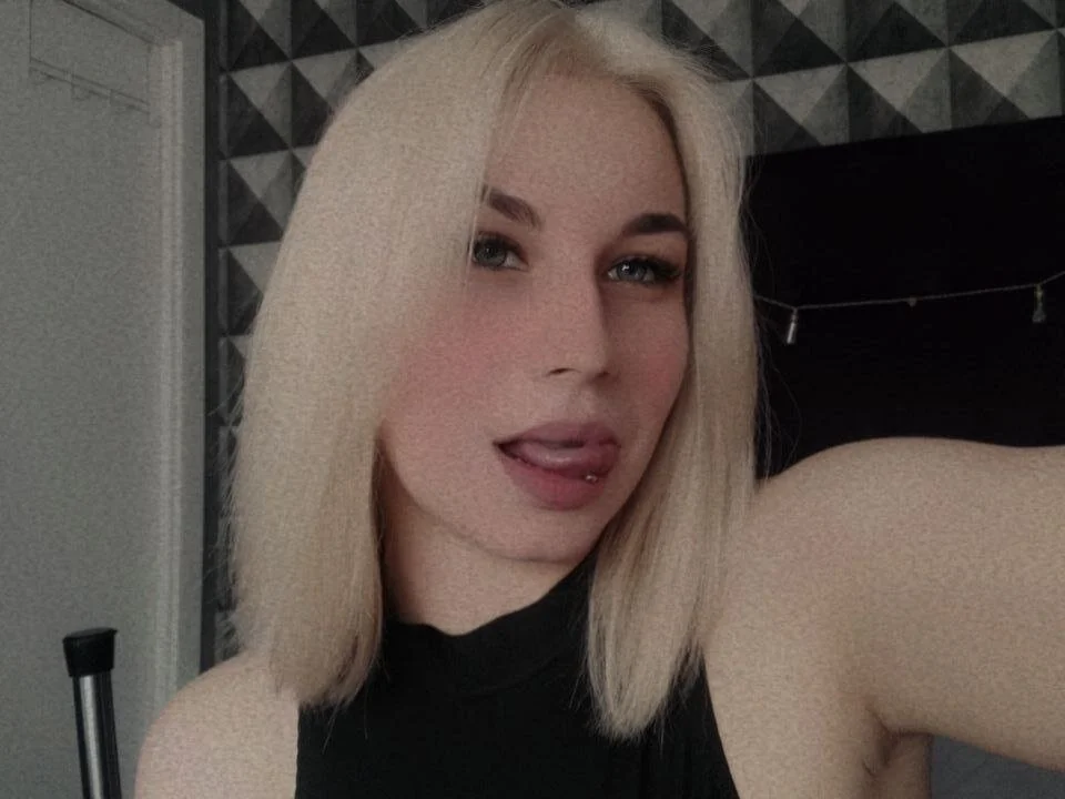 Love_Fever Adlı Modelin Çevrimdışı XXX Sohbeti