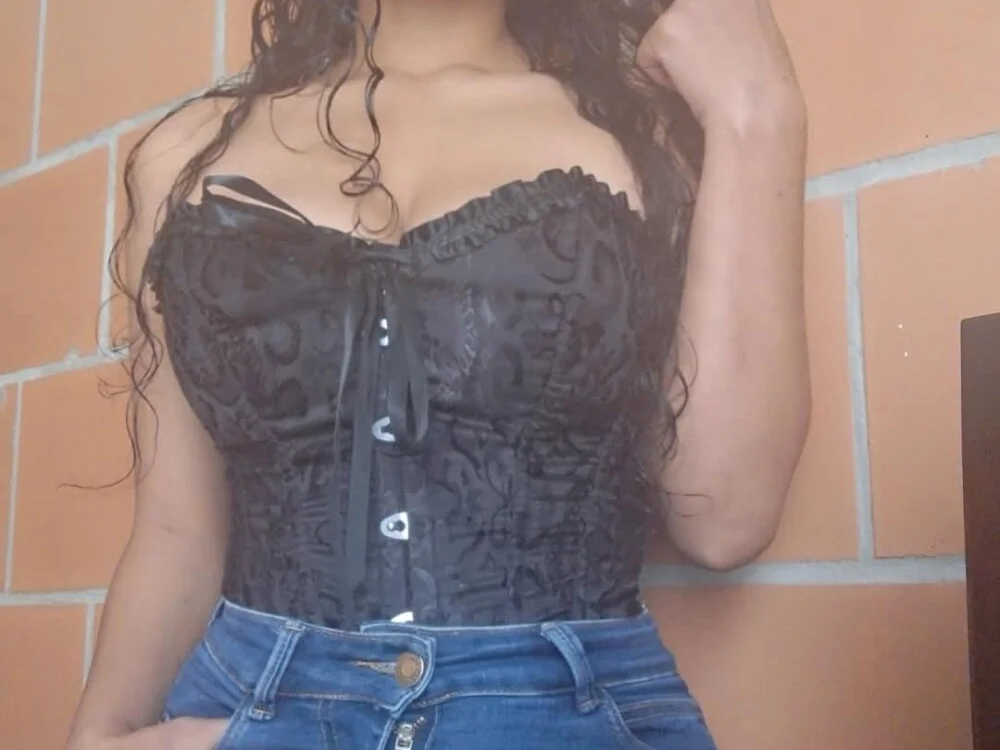 Isabelking1207's Offline XXX Chat