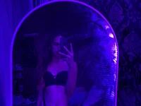 your_wifey's webcam live show