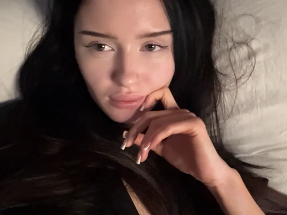 MoranaNoir's Offline Chat Room