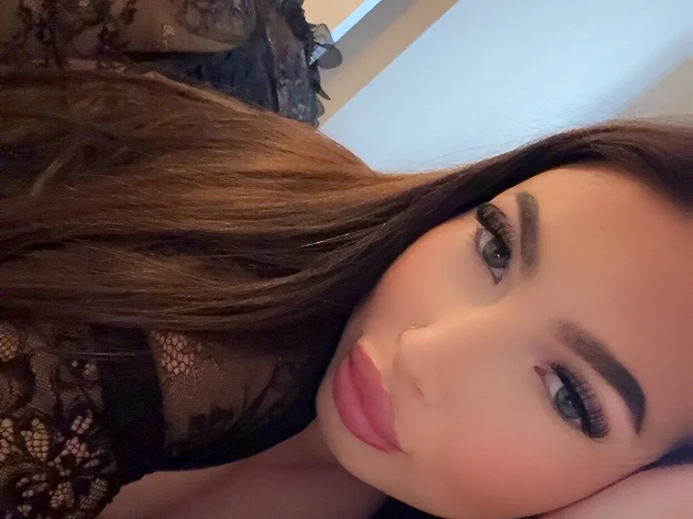 chloe_mahzi's most recent online preview