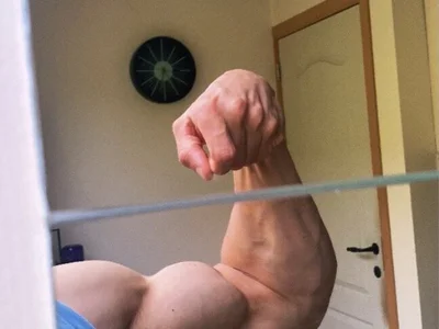 jonnybigD00 — live male cam