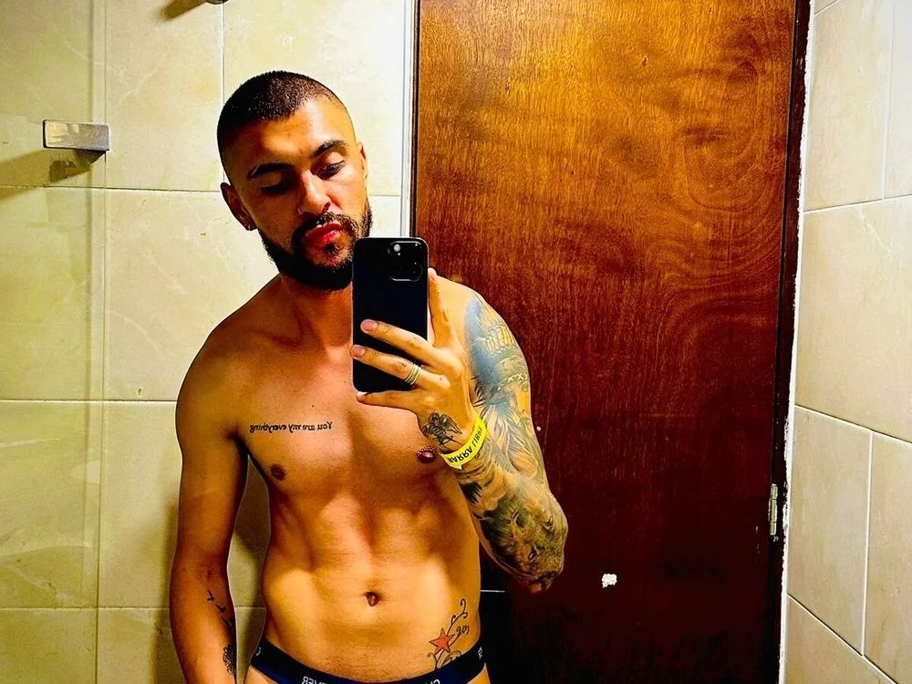 Axel_Blazzee cam model