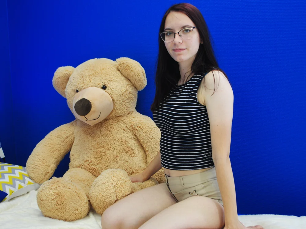 Tiny_Malena's Offline Chat Room