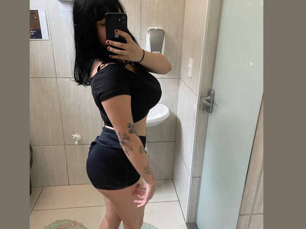 mitsydollgoth's Offline Chat Room