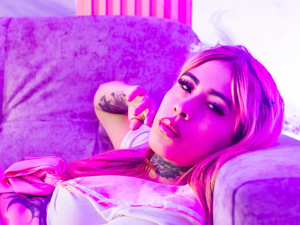aria_rossi's Offline Chat Room