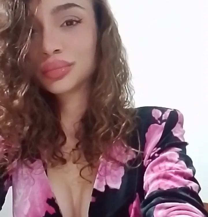 Lucrezia765 cam model