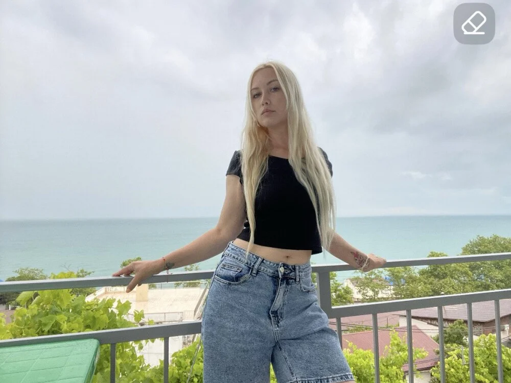 CrystalJones1 Offline XXX-Chat