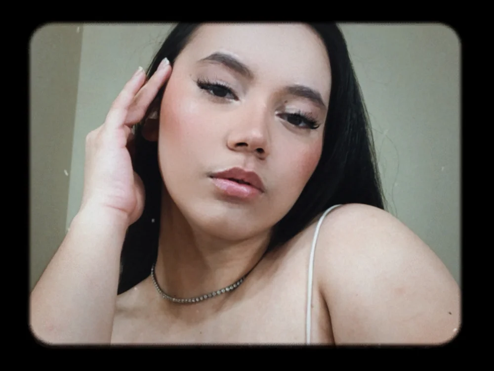 MADDISONMOON_22's Offline XXX Chat