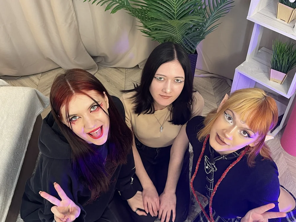 MaidaBuskey's Offline Chat Room
