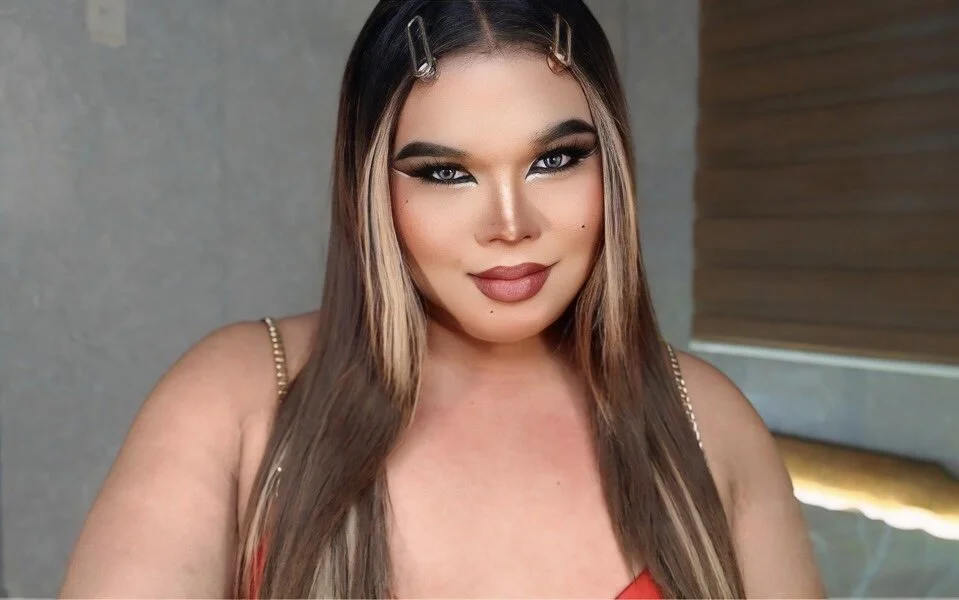 Ellise_Hilton offline chatrum