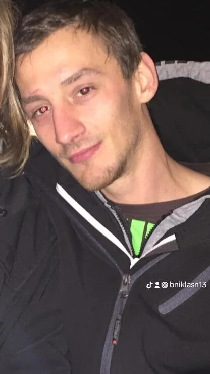 Burmannniklas' Offline Chat Room