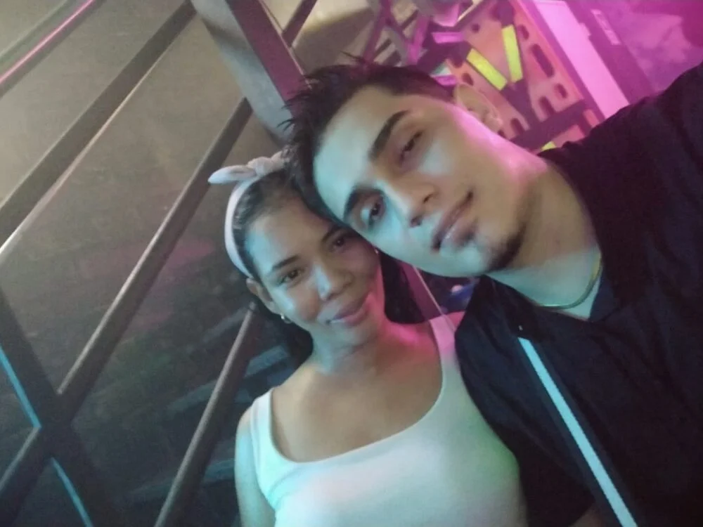 couple_latin69's Offline XXX Chat