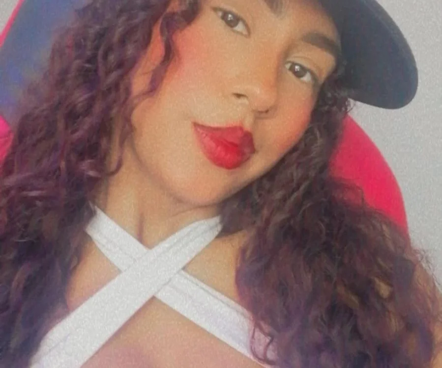 afrodita_11_'s Offline Chat Room