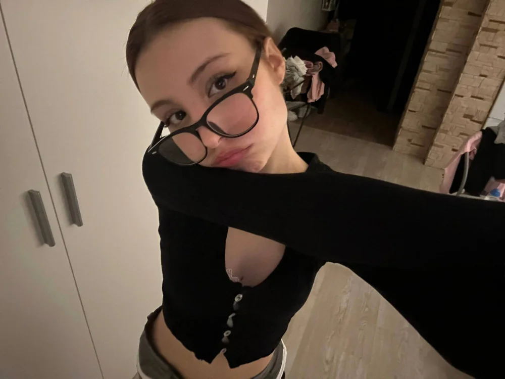 TheresaKloern Offline XXX chat