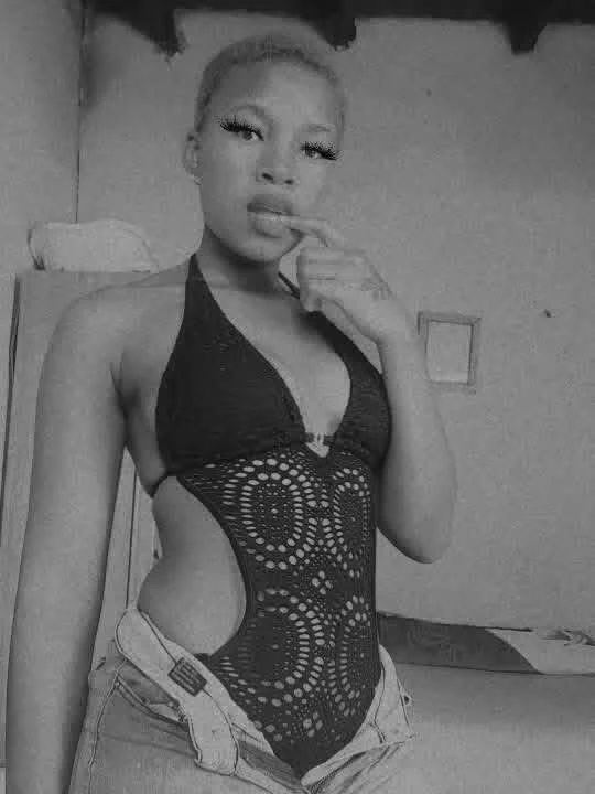 sexy-Noxy Adlı Modelin Çevrimdışı XXX Sohbeti