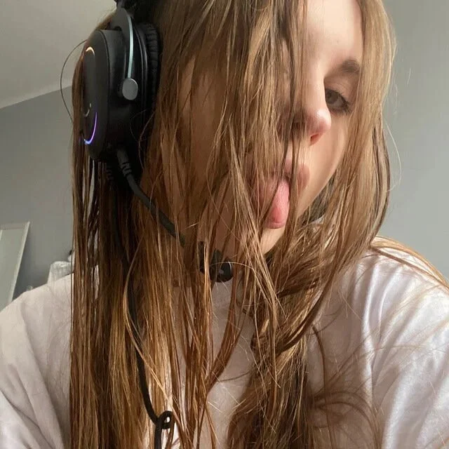 Adelehello Offline XXX-chat