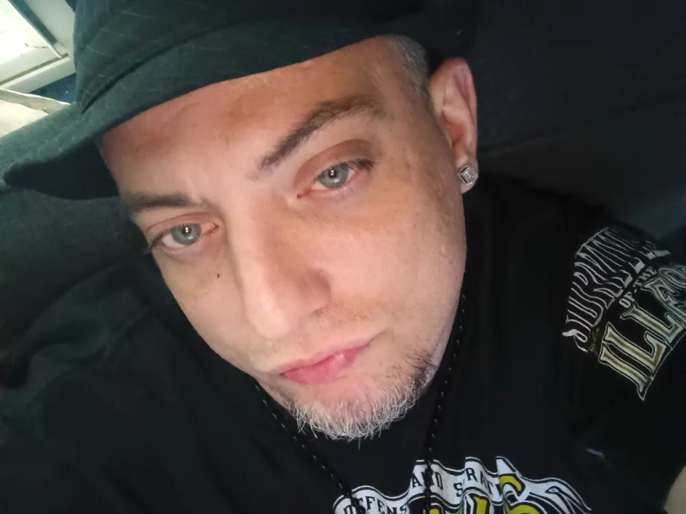 PatrickcHarris offline chatrum