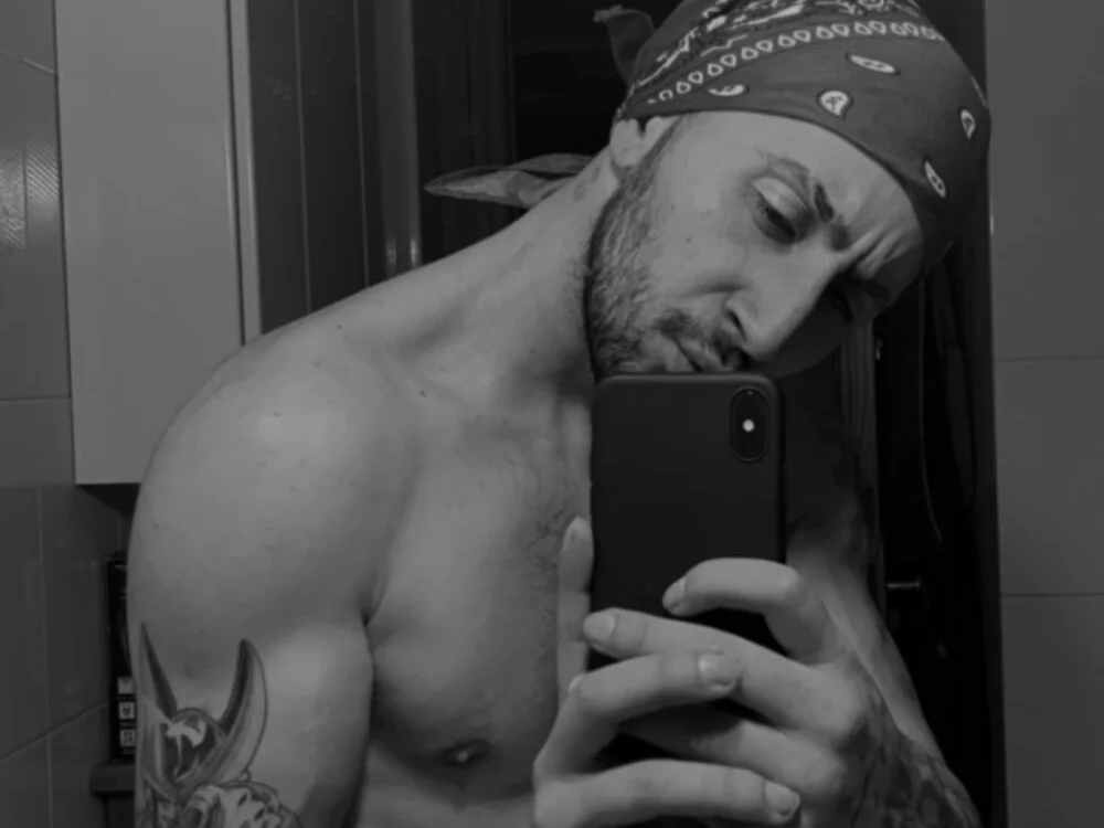 robeertiito Obrolan XXX Offline