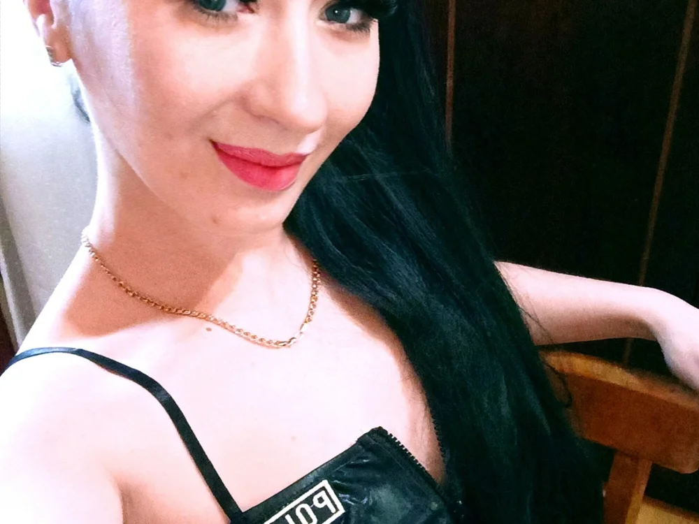 AngelaXFlower's Offline Chat Room