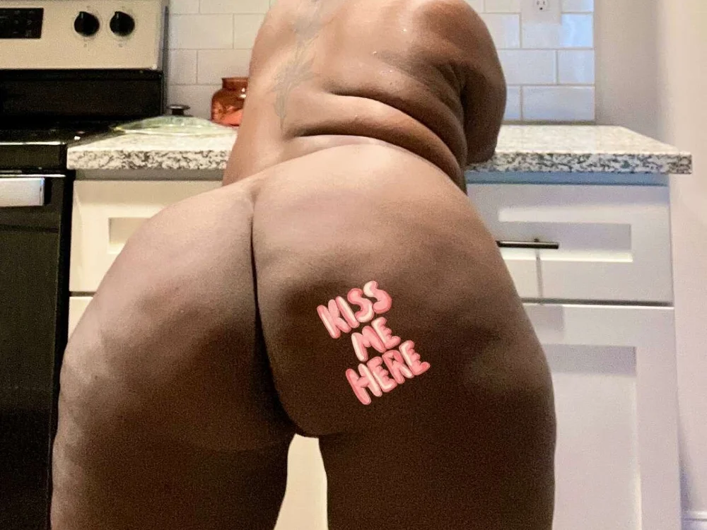 Thickemmss0702's Offline XXX Chat