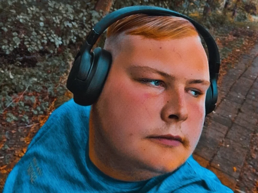 tom5500's Offline Chat Room