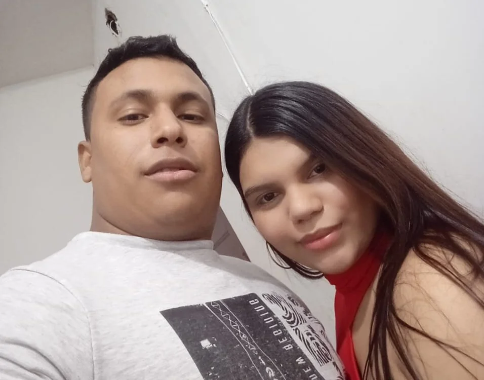 MarcelaAndFrank's Offline Chat Room