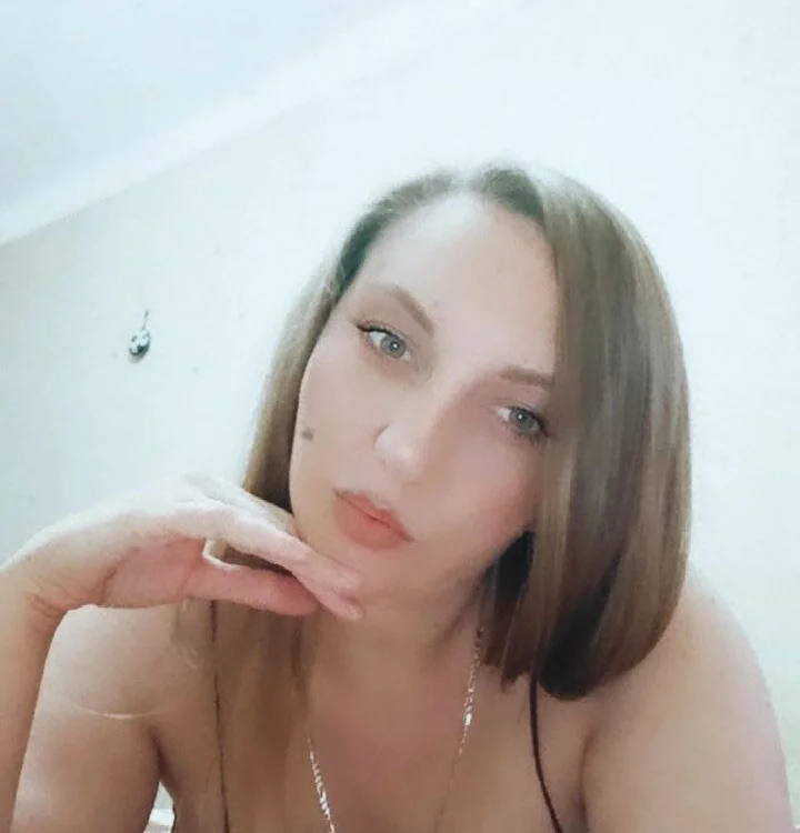 Adrianna_lov's Offline Chat Room