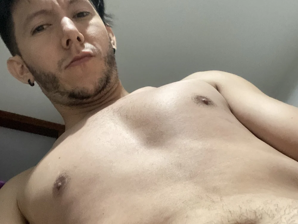 TomHot35's Offline Chat Room
