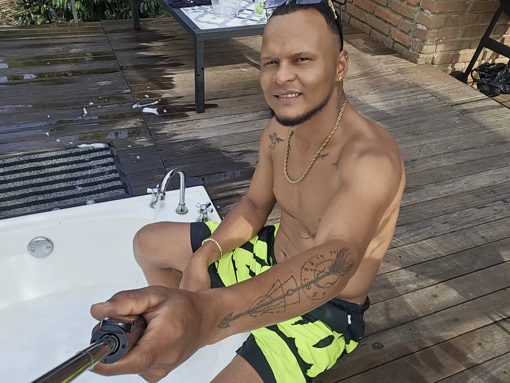 Ironboy_18's Offline XXX Chat