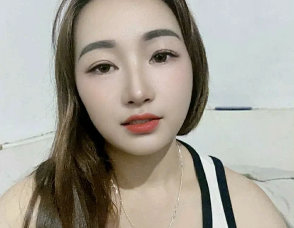 Fading_roses cam model