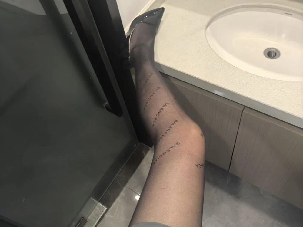 Bella-001 offline XXX-chat