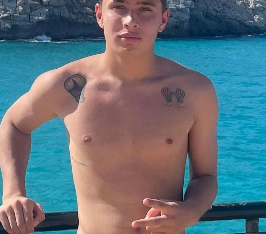 Julian_wolf18's Live XXX Chat