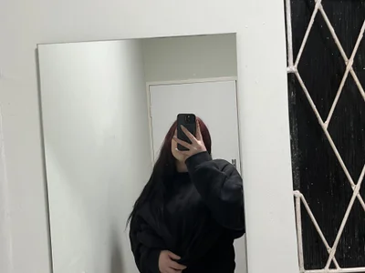 Yourfav_brunett private show