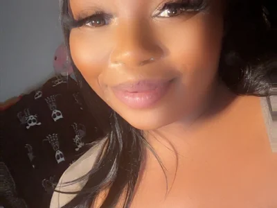 QUEENCURVELLA on StripChat