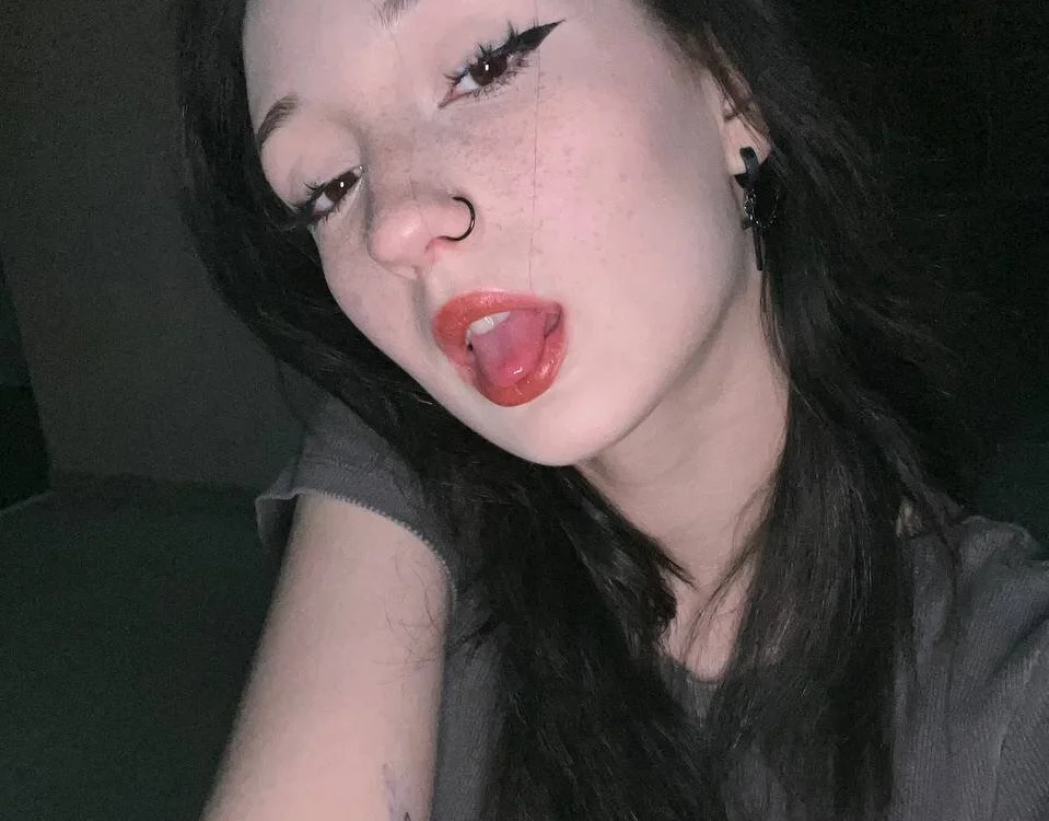 LallyDickinson 离线XXX聊天