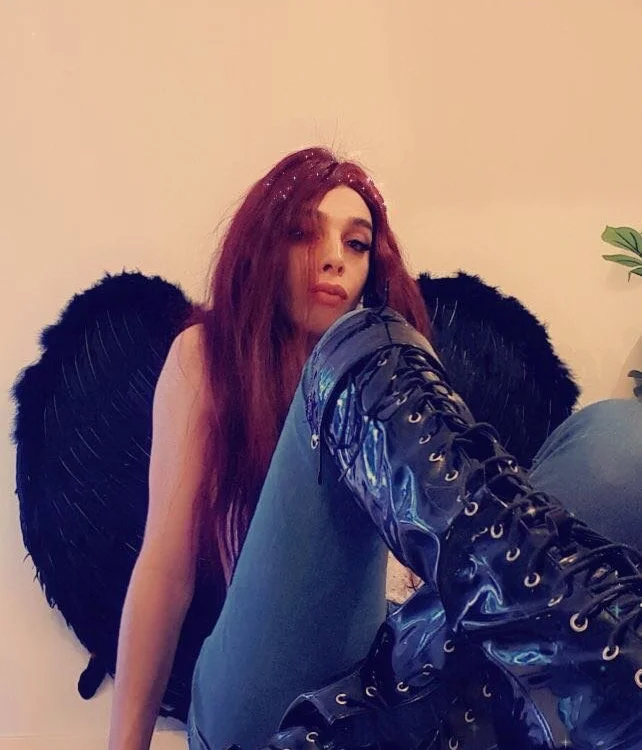 Naomishow33 offline chatrum