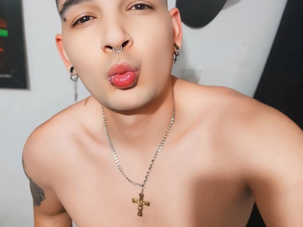 Dannyhot514's Offline Chat Room