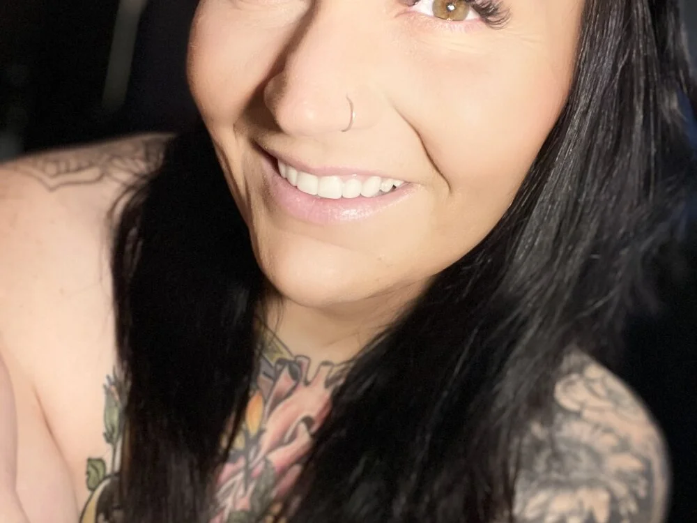 Bluntbitchbbw's Offline XXX Chat